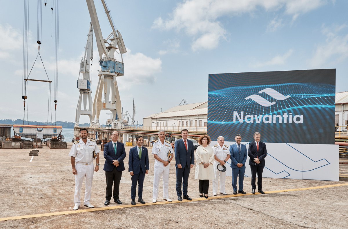 NavantiaOficial's tweet photo. Navantia pone la quilla de la primera fragata #F110 en el astillero de #Ferrol

➡️ Está previsto que la #F111 se bote en  2025, procediéndose su entrega a la @Armada_esp en 2028.

https://t.co/QzdcjCQyy6 https://t.co/bGUCRimhsF