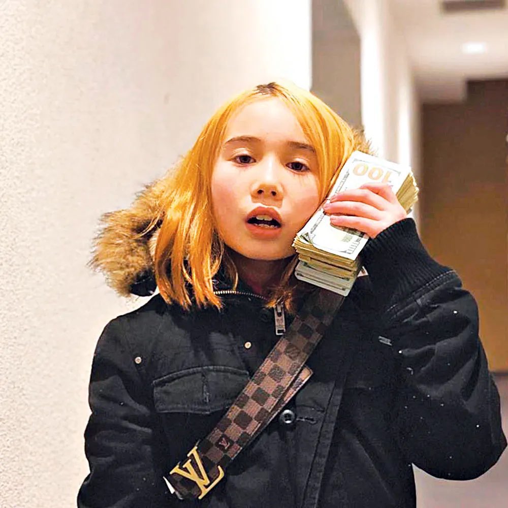 Rayphunk's tweet image. rip Lil Tay “The youngest flexer”, this clip of her will live on forever 🕊 #liltay #youngestflexer #ripclaire