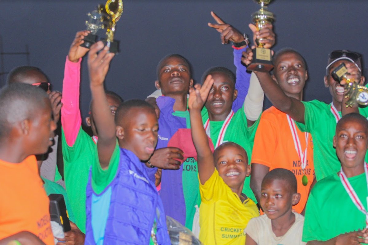 RwandaCricket's tweet image. 🏏🙌 GAHANGA KING U15 are the crowned Champions of MCC SERUKA U15 Boys CRICKET TOURNAMENT 2023! They won by 92 runs  against Huye Titans 

🏏Sensational batting display by Nziza Jasper from Gahanga  73runs from 49 balls  11 (4s)  1 (six)

🏏Gahanga King 172/3 
🏏HUYE TITANS 80/9