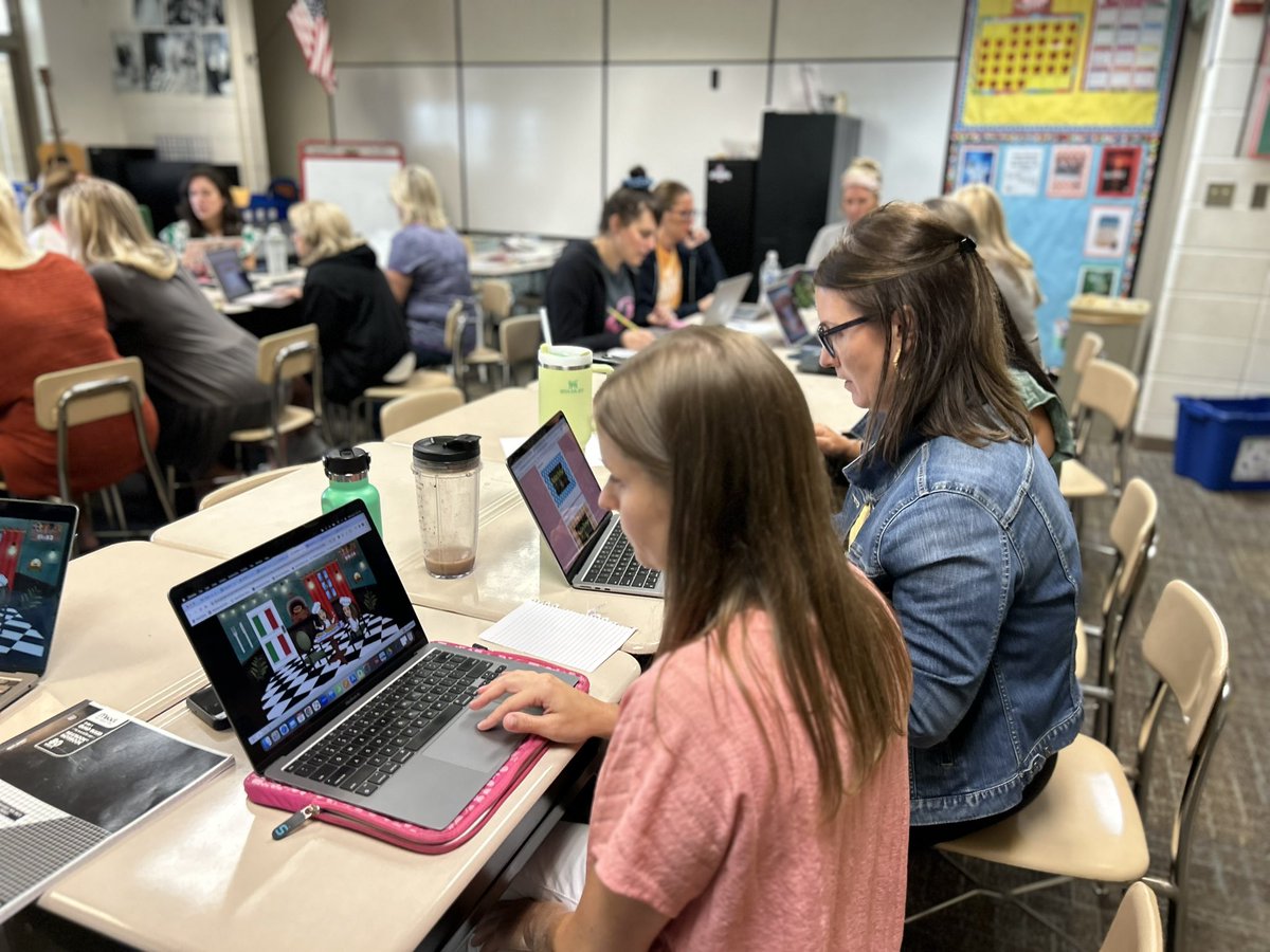 jkapsaskis's tweet photo. Awesome day presenting on digital breakouts with @MsZintak! Everyone successfully escaped the pizzeria by solving the math challenges and learned how to create an escape room of their own!  @hpointschool #osd135 https://t.co/hGCfXu6AEt