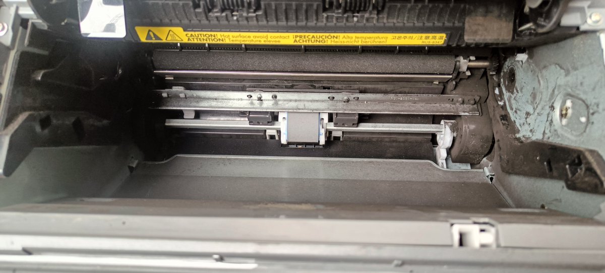 shivam_gupta's tweet image. Please help @amazonIN as @flipkartsupport @Flipkart has no intention of addressing the issues of its customer. Delivered a used printer &amp;amp; with a shipping label addressed to another person with an old date. 
Help me out @amazonIN, I am not gonna buy anything from @Flipkart.