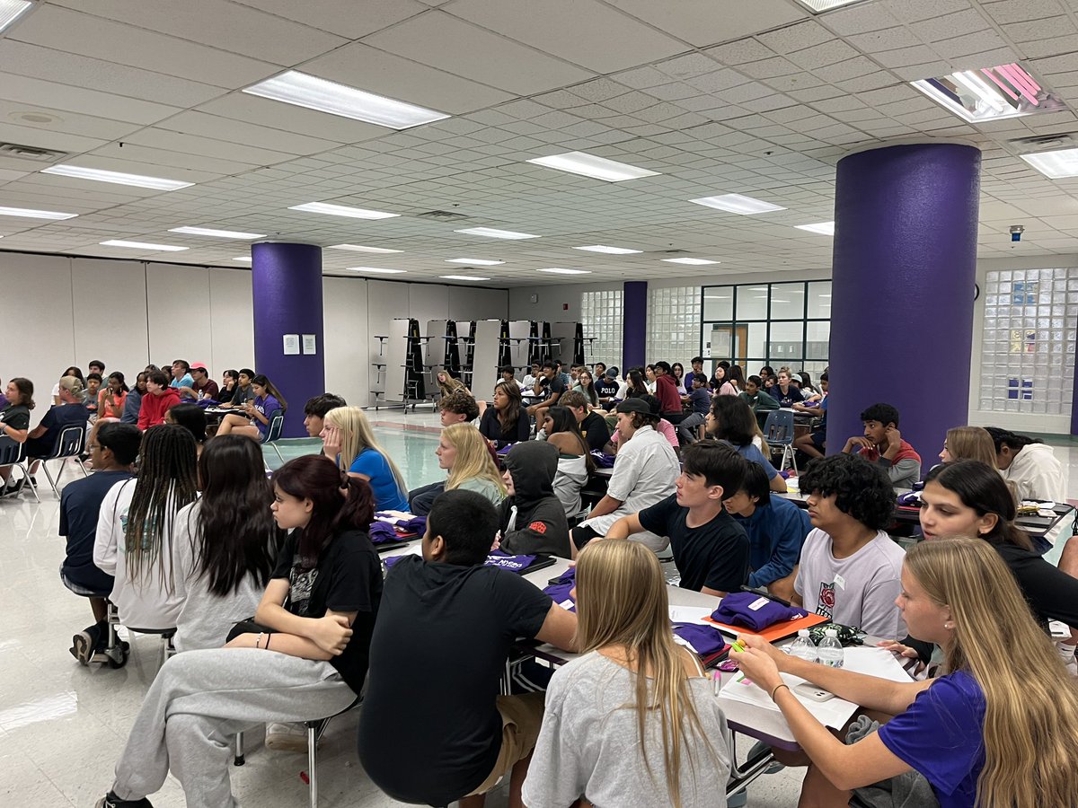 So many amazing kickoff activities <a href="/Chantilly_HS/">Chantilly High School</a> today! Class of 2027 Charge Ahead and Peer Mentor orientation. Can’t wait to welcome our newest Chargers! 💜