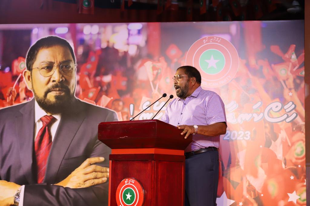 jpcampaign2023's tweet photo. މިހާރު ކުރިއަށްދާ، ޤައުމީ ކެންޑިޑޭޓް ޤާސިމް އިބްރާހިމްގެ މެނިފެސްޓޯ ހާމަކުރުމުގެ ޖަލްސާގެތެރެއިން. 
#QasimAmeen2023 
#Qasim2023 https://t.co/1ItYhPzw8d