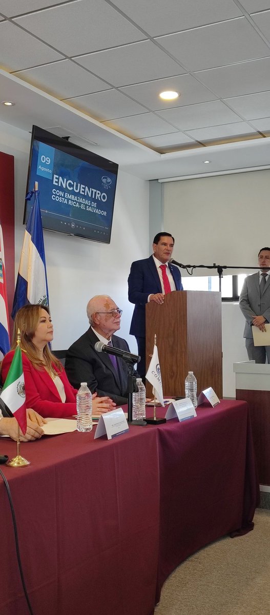 COMCE_Sur's tweet photo. Estamos iniciando con @ComceOficial el Encuentro con sectores productivos de empresas de varios Estados de la región Sur, con las Embajadas de Costa Rica y El Salvador. Las oportunidades comerciales, inversión, innovación, entre otros temas. @mendoza_antar @EESAenMexico https://t.co/RXGXNd7K1N