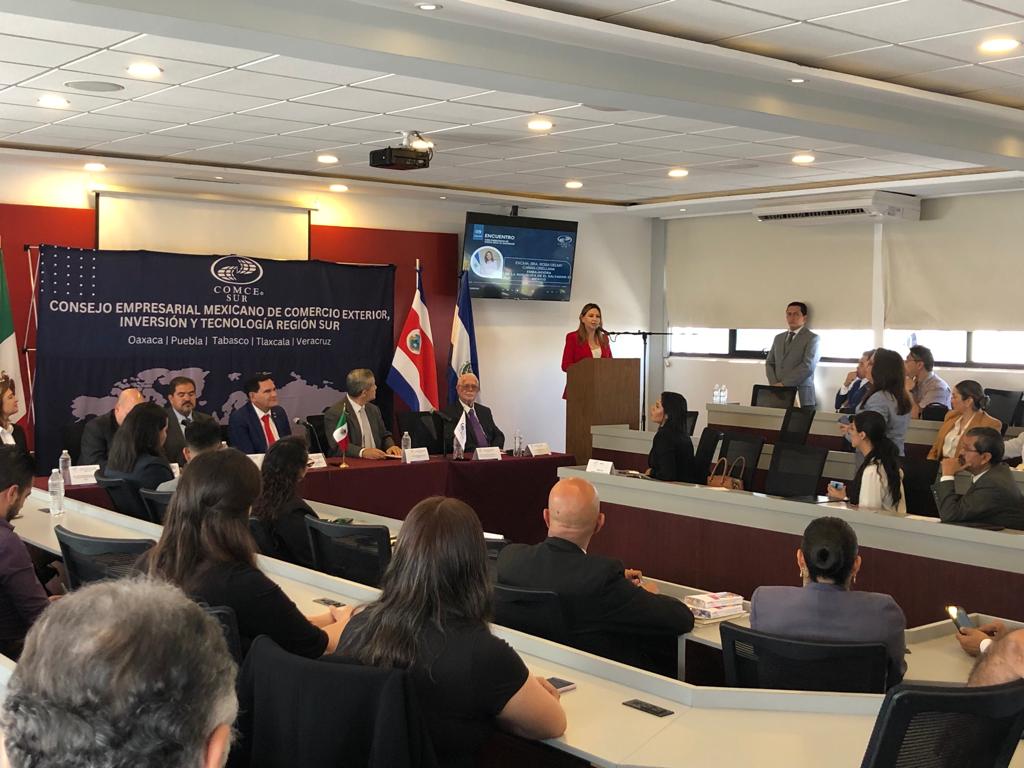 COMCE_Sur's tweet photo. Estamos iniciando con @ComceOficial el Encuentro con sectores productivos de empresas de varios Estados de la región Sur, con las Embajadas de Costa Rica y El Salvador. Las oportunidades comerciales, inversión, innovación, entre otros temas. @mendoza_antar @EESAenMexico https://t.co/RXGXNd7K1N