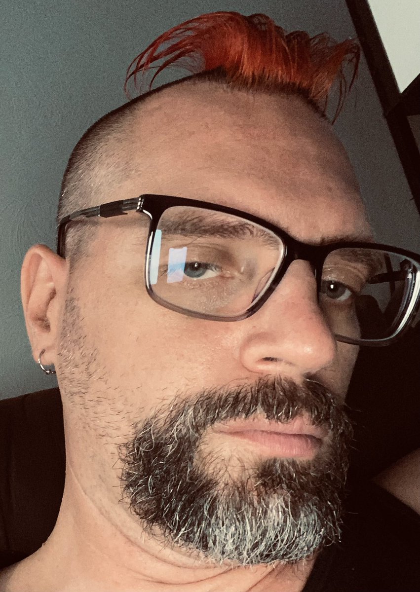 buzz_chisel's tweet image. I got pierced!