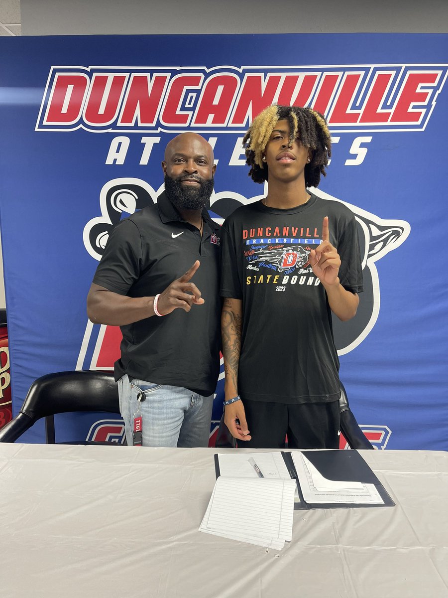 Congratulations to <a href="/KeltonBrookins/">Kelton Brookins</a> for signing to #UNO <a href="/CoachBrookins/">Coach Brookins</a> <a href="/TexasSWAGTrack/">Coach Henderson</a> #DuncanvilleFAST <a href="/DuncanvilleISD/">Duncanville ISD</a>