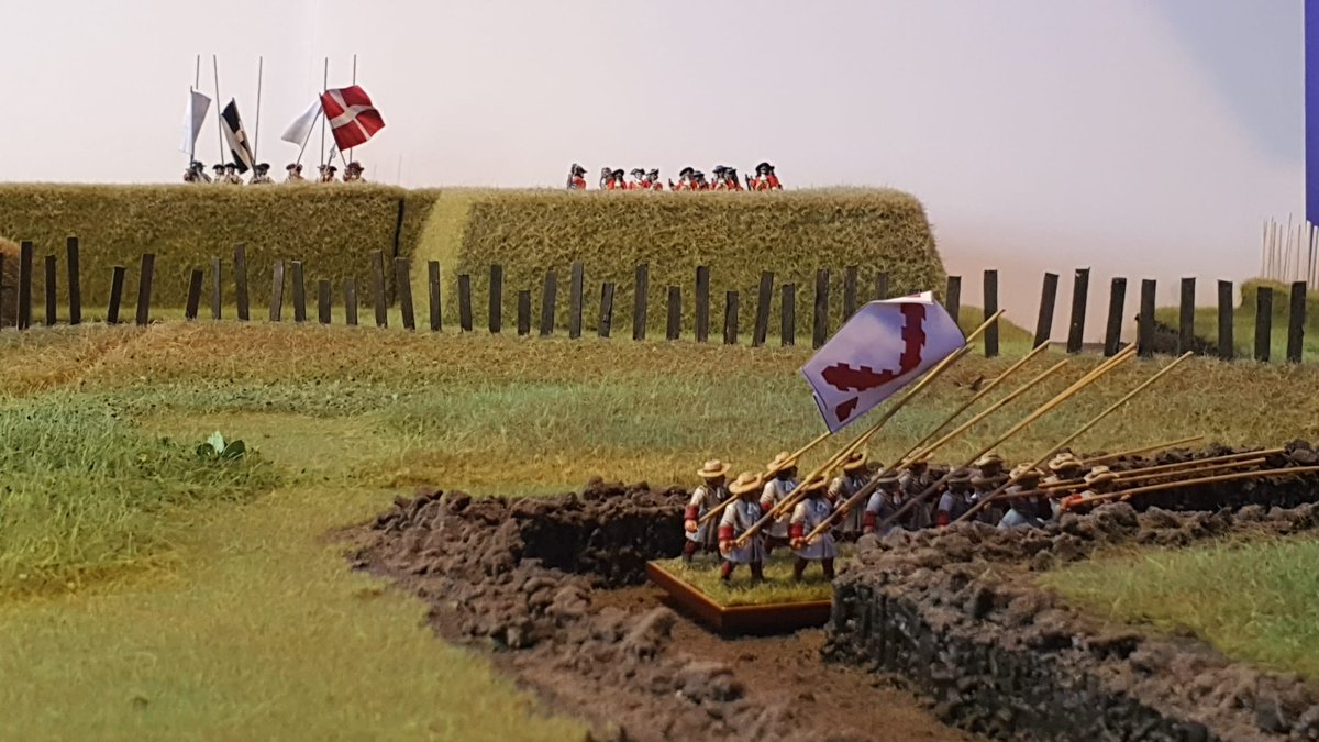 greuthungi's tweet photo. Our table for the Siege of Naarden 1673 is half done. This is the first time the three plates have miniatures on them, which makes it look even better #VestingMuseum #Rampjaar https://t.co/RWA5B7InHz