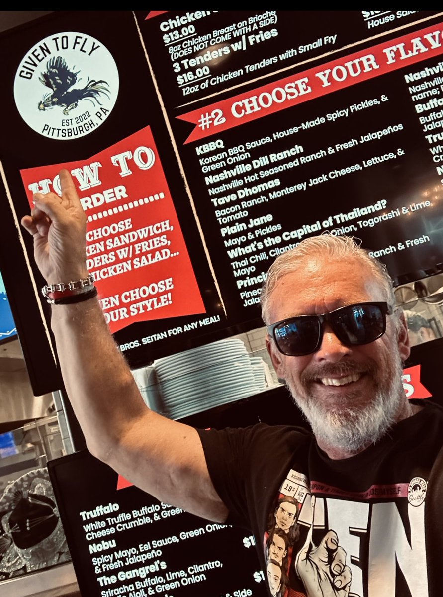 ChrisBurtch3033's tweet photo. Found my way to #GivenToFly restaurant in the Federal Galley wearing my @PearlJam Ten cartoon graphic shirt! Great chicken sandwich and fellow Jammers working there! They loved my shirt! If you’re in the city, pay them a visit!
@ozziejamn @liveon4legspod @VikingKev https://t.co/NnHxuCtGEi
