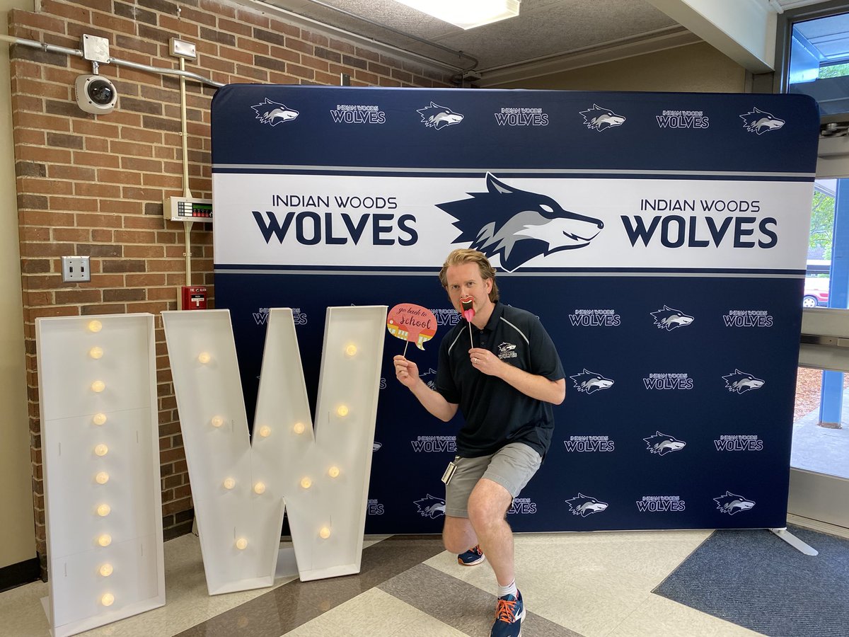 Keda living his best life at the Woods! <a href="/lwarren30/">Mrs. Warren</a> #OneShawneeMission #WolvesShine