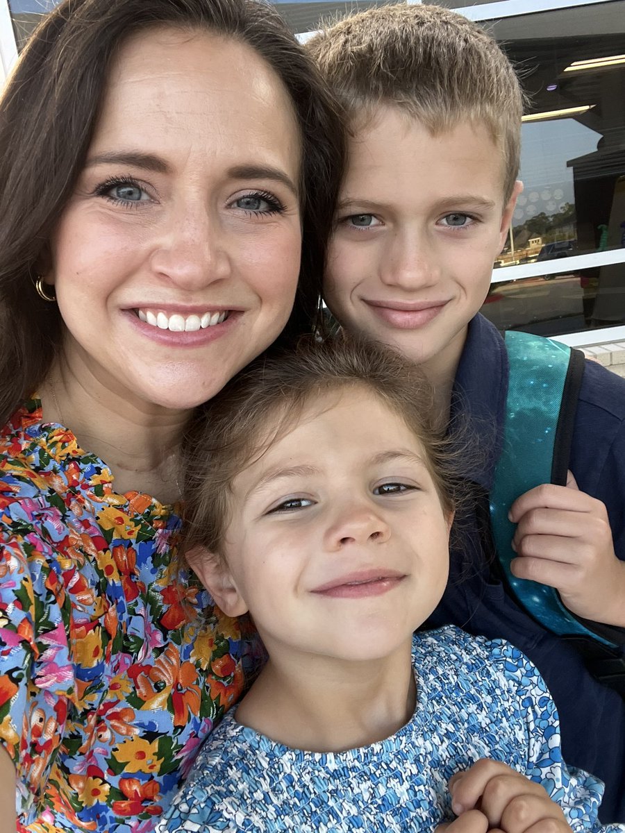 slconnell's tweet photo. First day of 4th and Kindergarten 📚🍎
@HumbleISD_CE @MissHill_CE @esmereyna20 https://t.co/bUCC61rrry