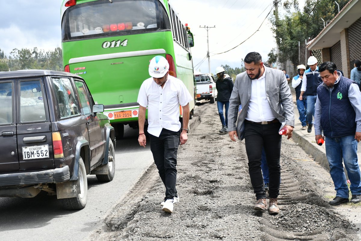💙 Hoy firmamos el contrato e iniciamos los trabajos en la vía Ricaurte-La Raya. 🚧

👍En 5 km que transformarán en vialidad.

#𝗝𝘂𝗻𝘁𝗼𝘀𝗟𝗼𝗟𝗼𝗴𝗿𝗮𝗺𝗼𝘀
#𝗔𝗱𝗺𝗶𝗻𝗶𝘀𝘁𝗿𝗮𝗰𝗶𝗼́𝗻𝟮𝟬𝟮𝟯-𝟮𝟬𝟮𝟳
#𝗝𝗼𝘀𝘂𝗲́𝗕𝗿𝗮𝘃𝗼𝗣𝗿𝗲𝘀𝗶𝗱𝗲𝗻𝘁𝗲
#𝗥𝗶𝗰𝗮𝘂𝗿𝘁𝗲𝗨𝗻𝗶𝗱𝗼