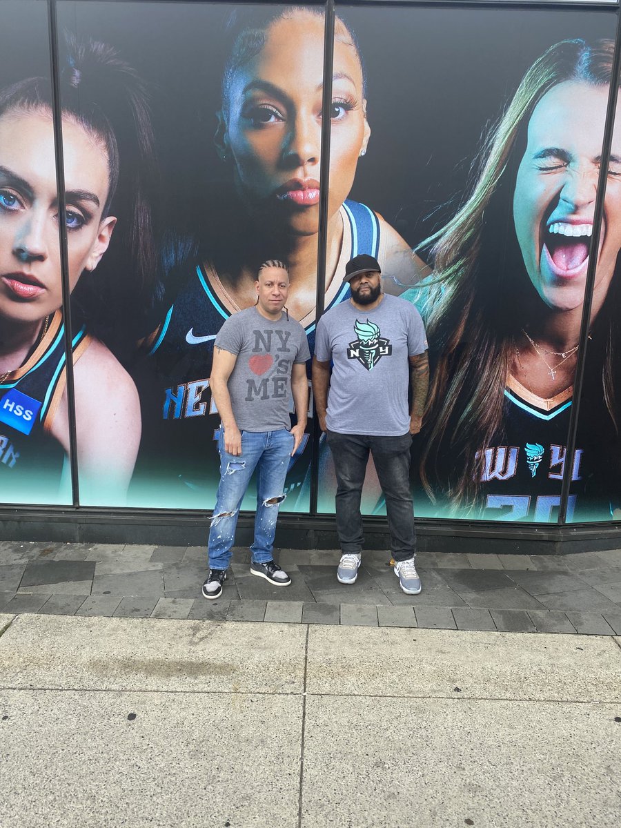 pachgar's tweet image. ⁦@RedHandedbx⁩ myself and these 3 ⁦@nyliberty⁩