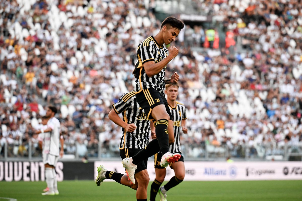juventusfc's tweet photo. Ritorno col goal! ⚽️🇧🇷 https://t.co/Aas4lPB0Vx