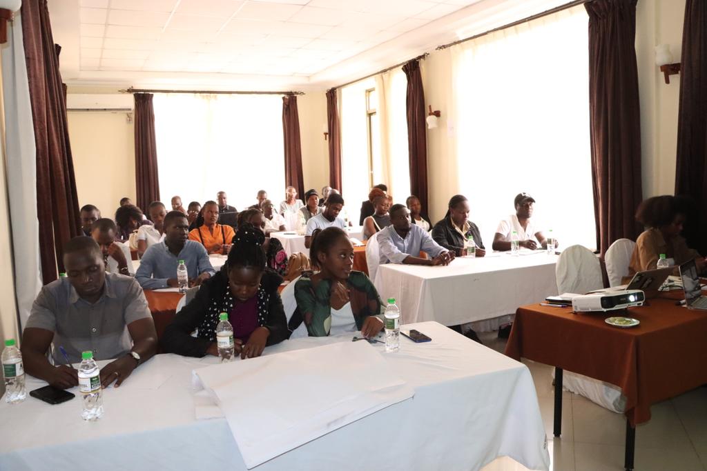 hawi_cbo's tweet photo. As an organisation, how well do you protect your subjects' data? How conversant are you with the Data Protection Act (2019)? @AmnestyKenya has been training CSOs from Kisumu on this and much more 
#DataProtectionKe
#DataRightsKe 
#DataYangu https://t.co/YuH0y9DjGN