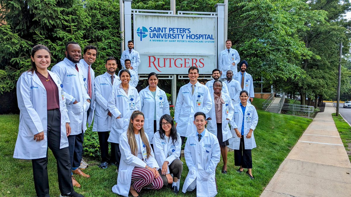 Exciting news! Our internal medicine residency program just welcomed 18 brilliant new interns! 🎉They're ready to dive into patient care, learn from experienced mentors and make a difference in healthcare. #MedEd #ResidencyLife
