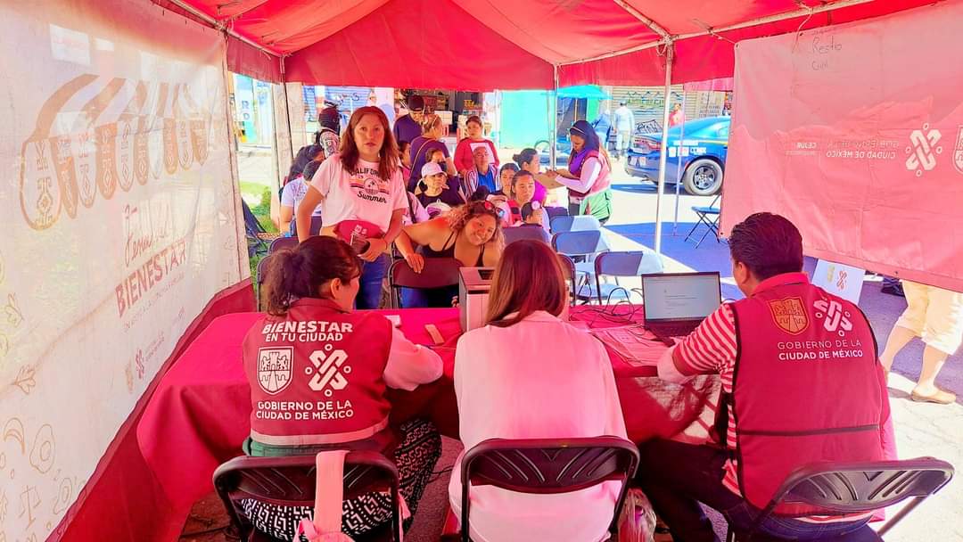 GobiernoTlahuac's tweet photo. Los servicios y trámites gratuitos del @GobCDMX están hoy en la #FeriaDelBienestar, Col. #LasPuertas, San Fco. #Tlaltenco
✅️Calle Ejido; hasta las 14 hrs⏰️
Para actualizar gratuitamente tu Acta de✅️Nacimiento, ✅️Matrimonio y ✅️Defunción; entre otros beneficios. https://t.co/Fb0vwPPrAG