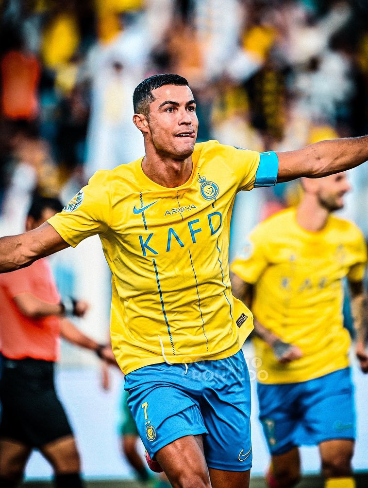 Mario___RM's tweet photo. ¿Qué puede impedir que Cristiano Ronaldo gane el Balón de Oro este año?

Casi 30 goles en 2023, mete al Al-Nassr por primera vez en la final de la Copa Árabe y lleva a una selección chica como es Portugal a los cuartos de un Mundial amañado.

Completarian el TOP 3 Vini y Haaland. https://t.co/FNU5NPHi6g