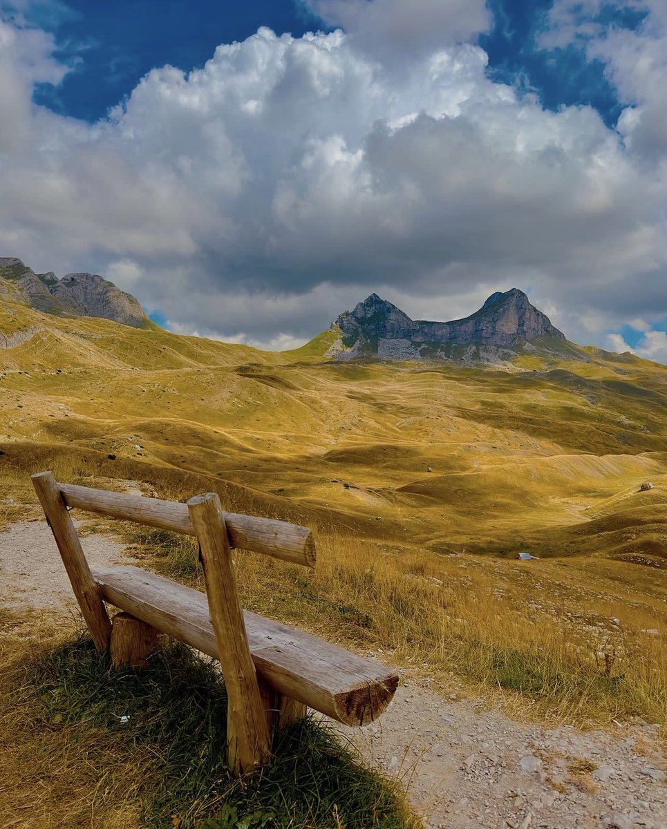 MyGuideMne's tweet photo. Fields of gold ⛰️
#Sedlo is situated at an altitude of around 1,907 meters (6,257 feet) above sea level. It serves as a passage through the Durmitor mountain range, offering breathtaking panoramic views of the surrounding landscapes.
📸 @wonderful_montenegro https://t.co/0I8cX7W7uf