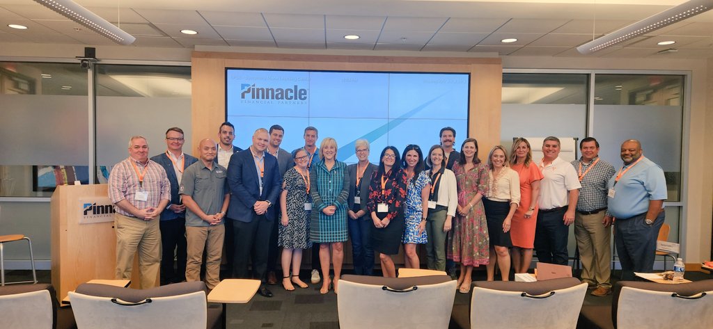 DrDLWatts's tweet photo. @DondePlowman @UTKnoxville @tennalum Great to have our very own chancellor speak at C-Suite Insights (CSI) Nashville yesterday. @HaslamUT is here for all executives on their leadership journey! https://t.co/zmSsqngv60