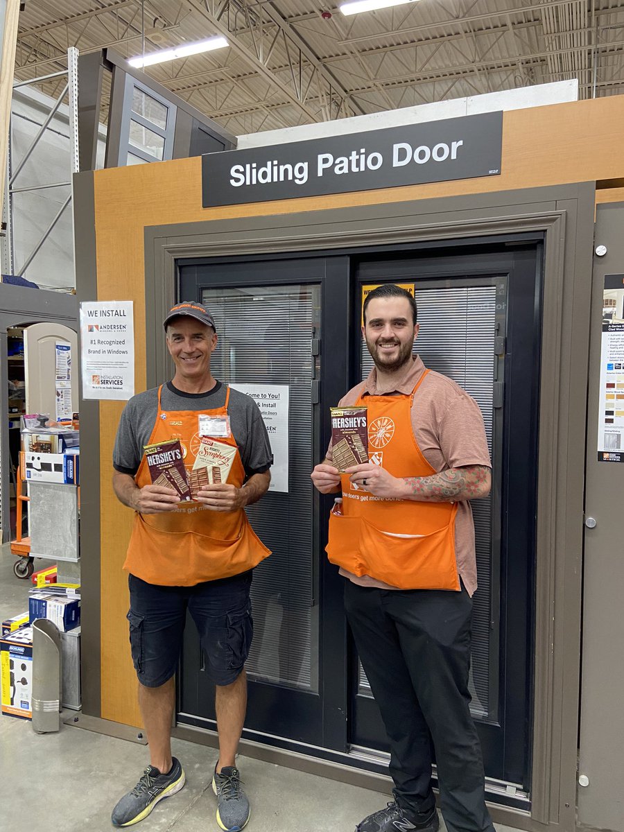 Rocket_HDIS's tweet photo. More Hersheys, More Hersheys!! Sasm, Nick and Millwork Specialist, Auggie!  #Cranberry4135 #HomeServices #OneTeam https://t.co/FmqkDD4Uaa