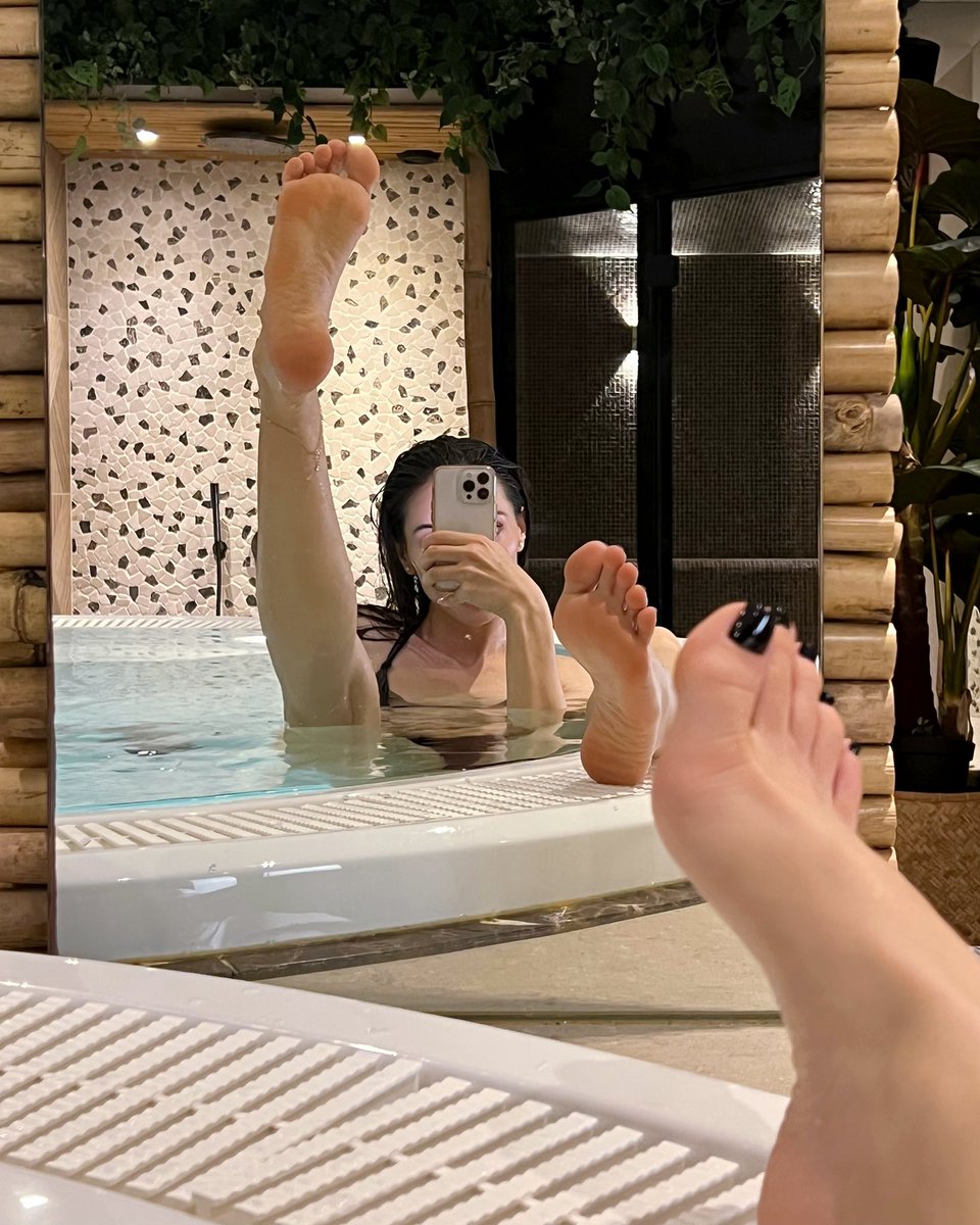g_goldensoles's tweet photo. Leg up 😋💦 https://t.co/NPhiAa9L3C