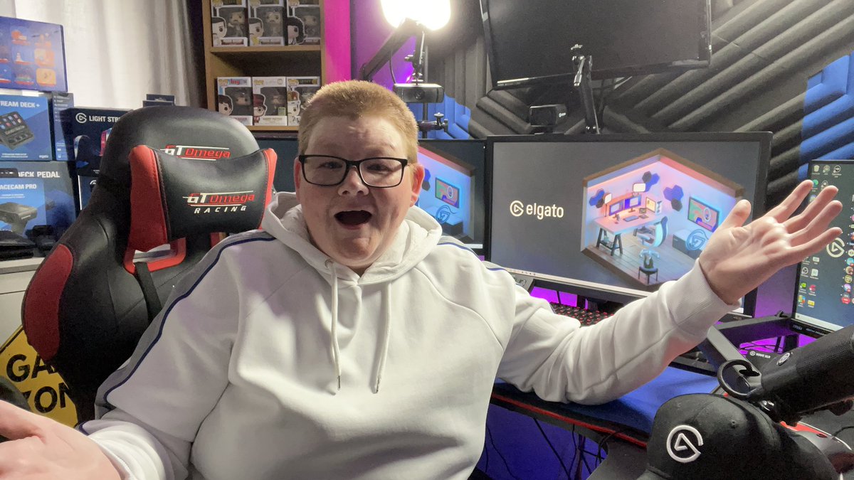 A2ZOfGaming's tweet photo. My #RESPAWNRecruits introduction @RESPAWNProducts I’m Gaz a YouTuber, streamer / content creator, #ElgatoPartner #IconCityPartner Wraith Partner.  I stream Fortnite, call of duty and a few other games along with hosting an #elgato Podcast https://t.co/odPMeFWEu1