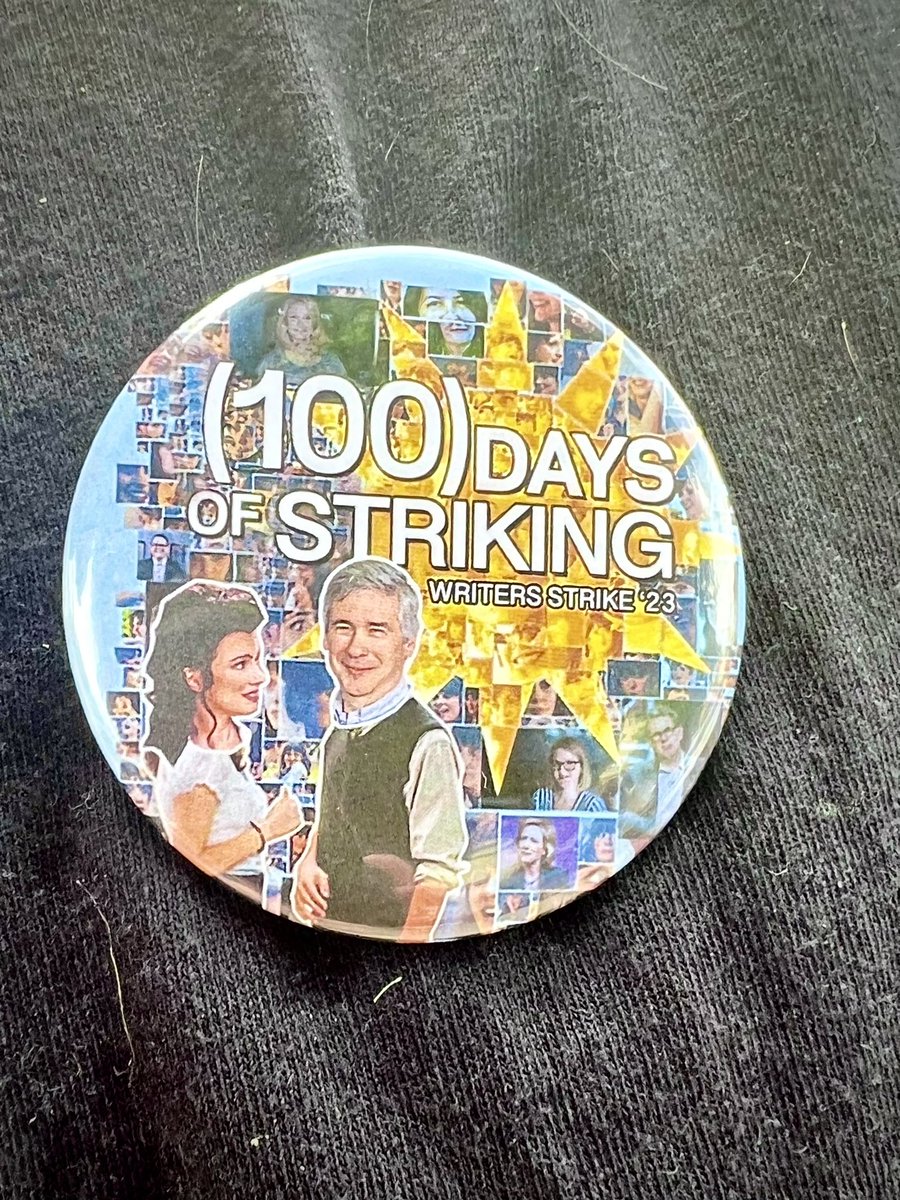 shawnwines's tweet image. Merry 100 days to all. Please give us a fair contract so I can get a cat hair roller for my shirt.