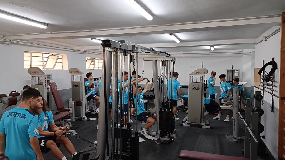 AcademiaInterFS's tweet photo. 💥EL FILIAL DE @InterMovistar VUELVE A LA CARGA🔥

👌🏽Hoy han dado comienzo los entrenamientos en el pabellón Demetrio Lozano de #AlcalaDeHenares🏋🏼‍♂️

📸 Os presentamos a la plantilla al completo y cuerpo técnico (nos falta nuestro @Amadeo57044159) 

@AytoAlcalaH #InteristaSoy https://t.co/rt4dlM25tZ