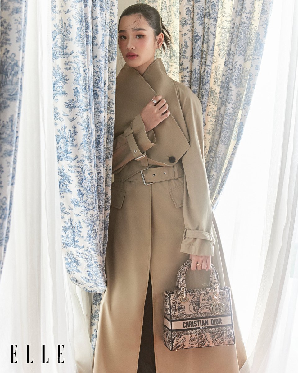 ELLEThailand's tweet photo. #ELLEDigitalCover สวยสะกด! คีย์ลุคประจำฤดูกาลจาก @Dior Autumn/Winter 2023 ที่ถ่ายทอดโดย ตู ต้นตะวัน @tontawan_t  ที่สลัดภาพสาววัยใสสู่หญิงสาวเต็มตัวผ่านแฟชั่นเซตดิจิทัลคัฟเวอร์ประจำเดือนสิงหาคมของเรา 

#ELLEThailand
#Dior #DiorAW23
#tontawan https://t.co/MbdK7iTKg6