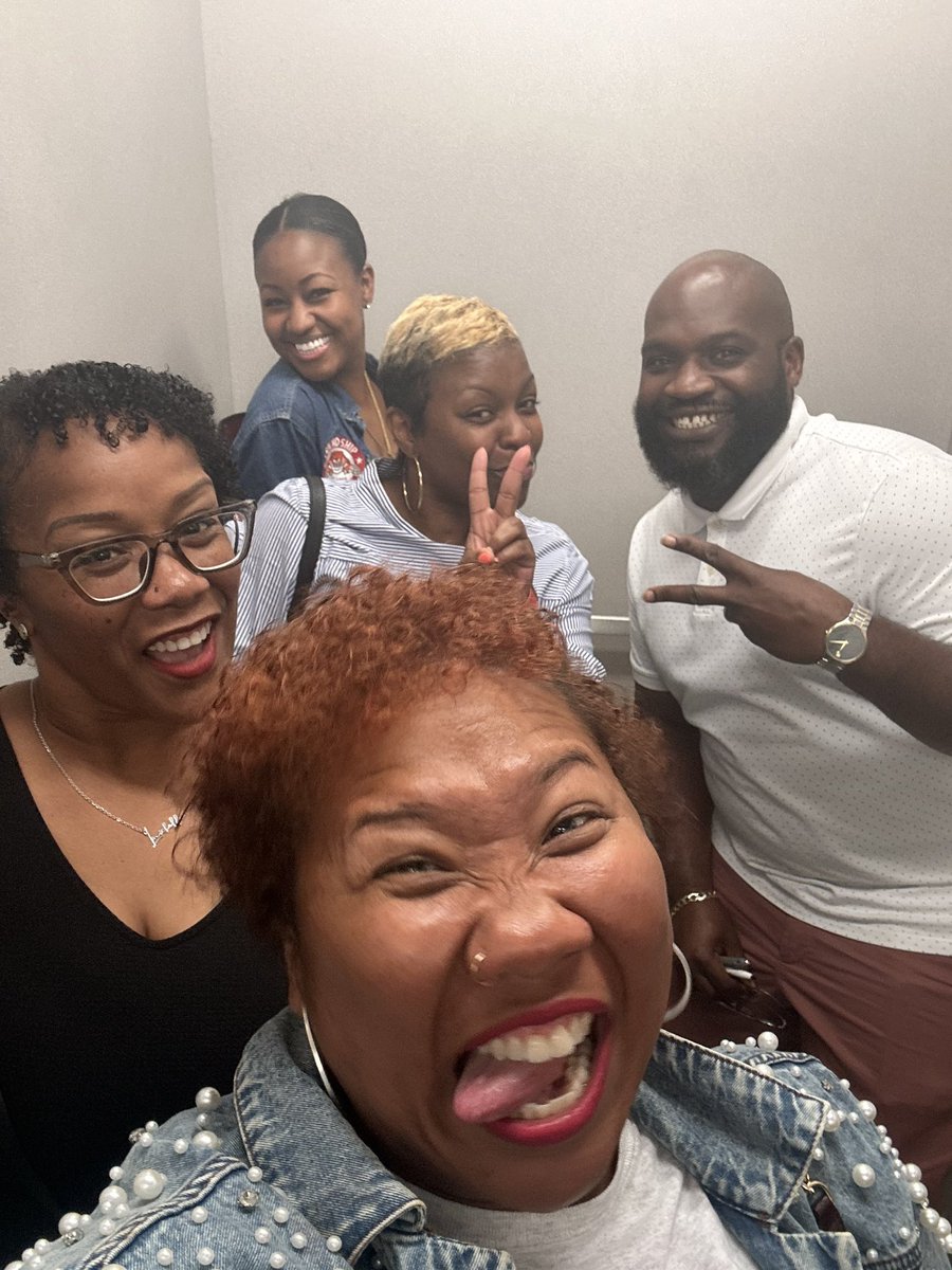 PrincipalDow's tweet photo. SE Corridor...we love it!! ONE Friendship! #journeyto30 #FPCSSE #OneFriendship https://t.co/xS2D2KSTNd