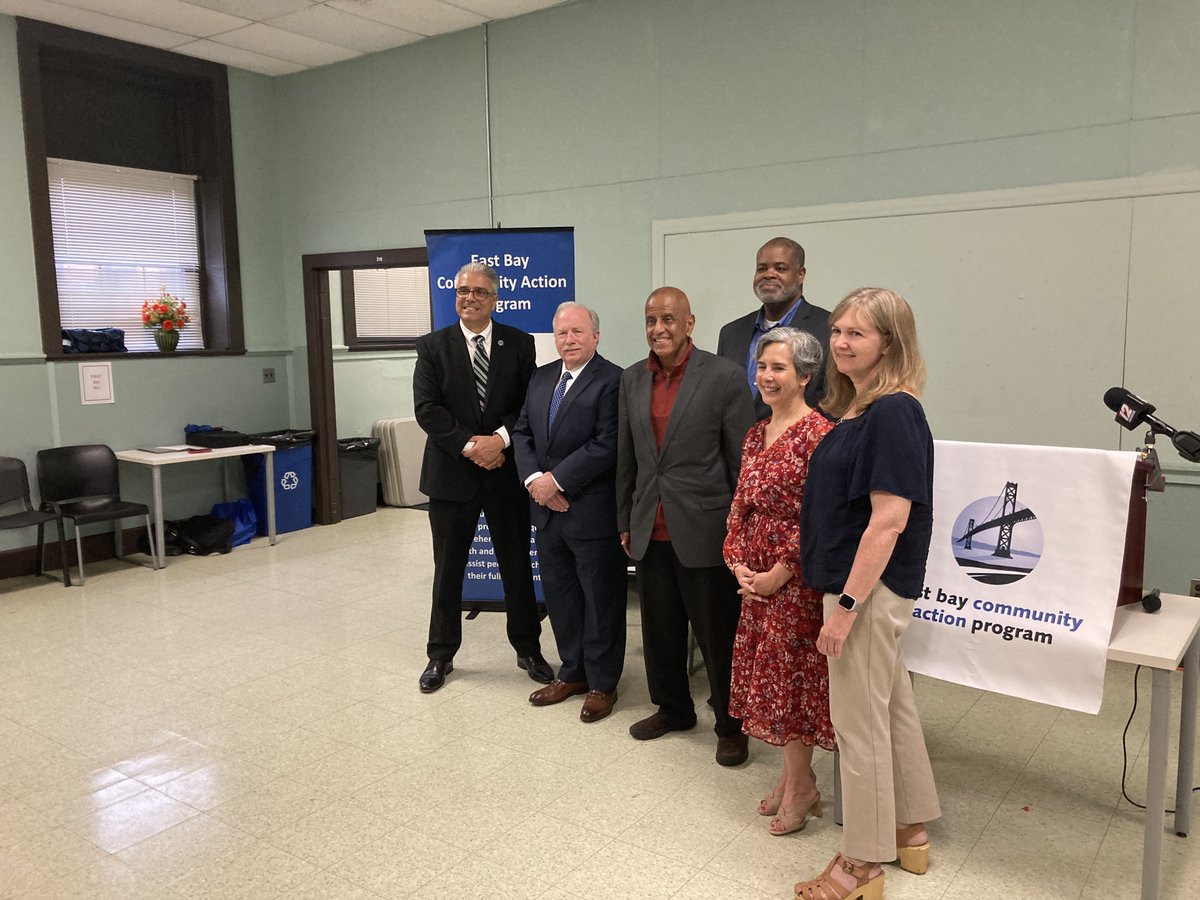 This #NationalHealthCenterWeek, EOHHS joined community partners at #EBCAP to recognize the important role community #health centers play. Join us + <a href="/RIHCA_CHCs/">RIHCA</a>, NAACP Providence, and the City of East Providence, in celebrating dedicated CHC staff across RI.