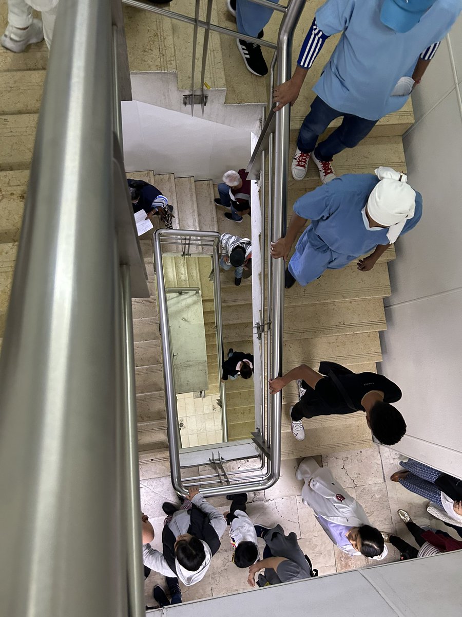 FenixSandy's tweet photo. #HospitalVenados @Tu_IMMS sin servicio de elevadores que ya habían sido reportados, por ende no hay varios servicios para los pacientes (agua, torundas, alimentos…) no se pueden realizar muchos estudios. Personas discapacitadas y de la 3ra edad tienen q subir 2,3,4,5 pisos https://t.co/X2hxfnn8dw