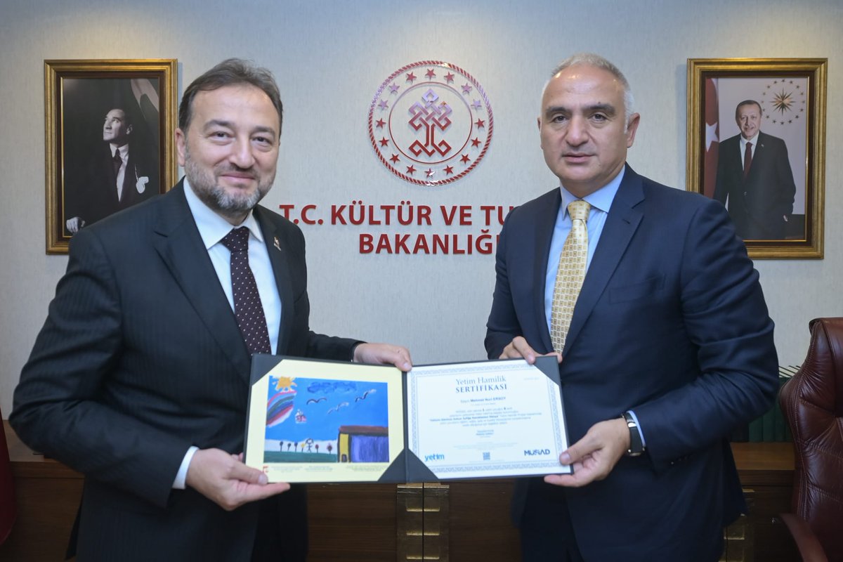 MUSIAD's tweet photo. Genel Başkanımız @MahmutAsmali ve beraberindeki MÜSİAD heyetimiz, @TCKulturTurizm Bakanı @MehmetNuriErsoy'u ziyaret ederek, yeni dönem çalışmaları ve MÜSİAD faaliyetlerimize yönelik istişareler gerçekleştirdi. 

Misafirperverliği için Sayın Bakanımıza teşekkür ediyoruz. https://t.co/TuJBUTqpdJ