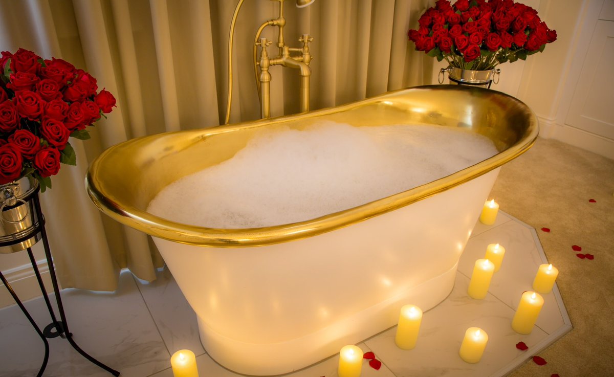 Bubble baths are the best!        🛁 🥂 

#bath #hotel #bathtub #bathtime #instagram #instagood #hotelbathroom #bathroom #chester #cheshirelife #cheshire