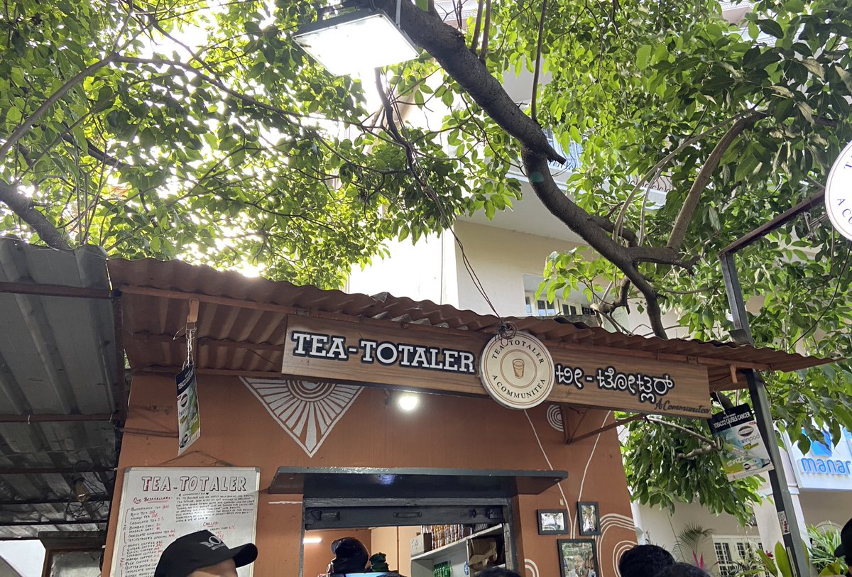 fakeperaltaa's tweet photo. Tea-totaler is a Wedding gift to Anu and Akash when they got married in 2021. Akash passed away shortly and now Anu manages the Shop. She makes the best peri-peri cheese ramen. Great hang out spot with a lake view. They also got Hot beverages and Snack (BTM Lake Road, Bangalore) https://t.co/VUpOT8tGGU