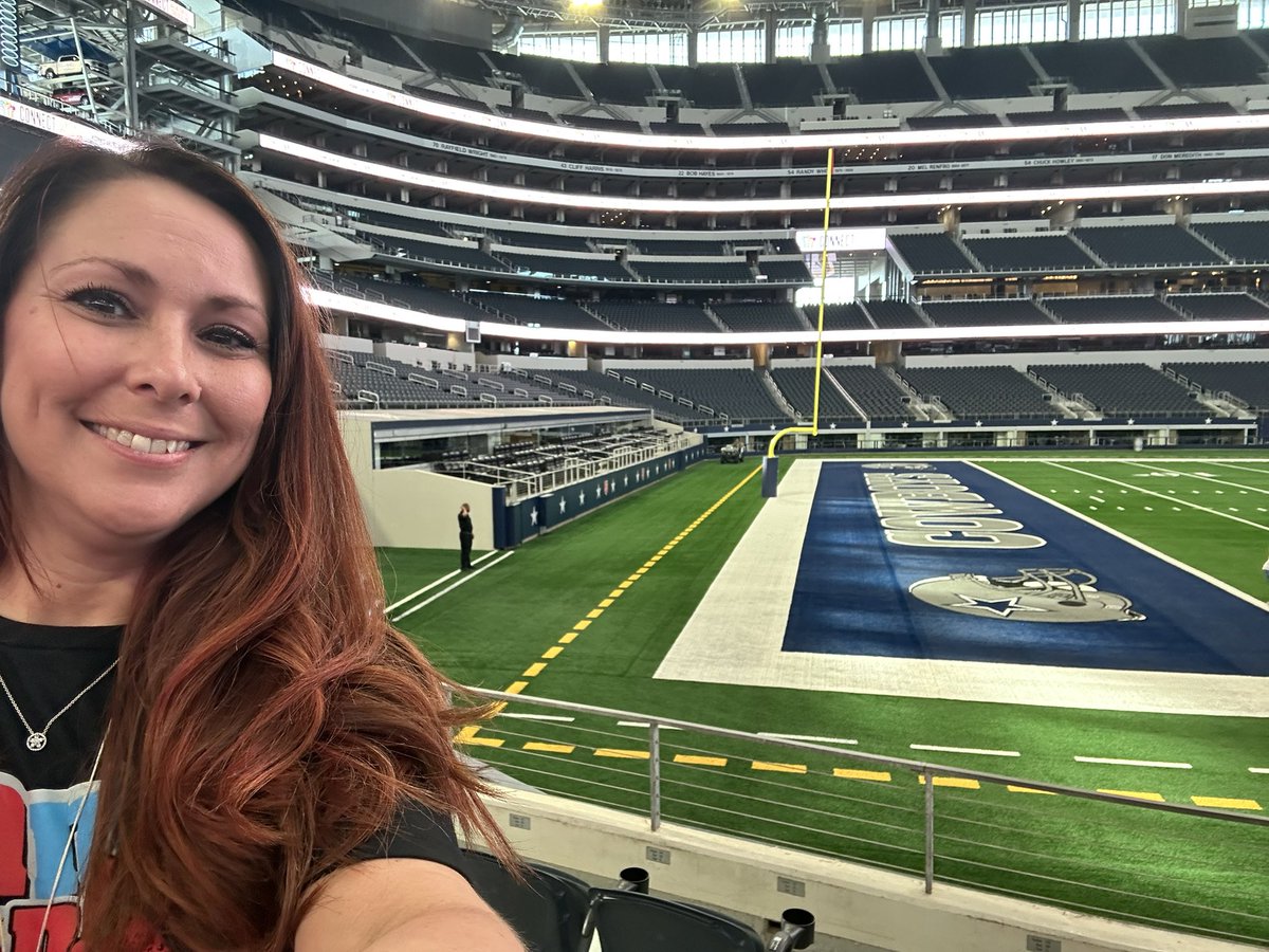 gonzalez_chan's tweet photo. Arlington ISD convocation is about to down 🤗 https://t.co/G9bqGOH0GH