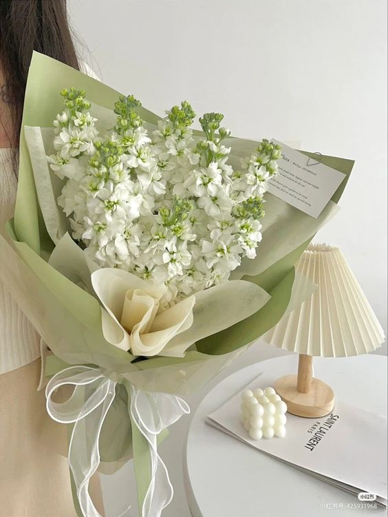 prettiestavenue's tweet photo. green and white flower bouquets https://t.co/K3cLZBzwNy
