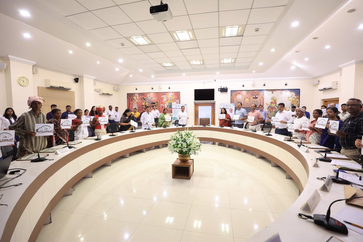 scstdevdept's tweet photo. Honorable Chief Minister Naveen Patnaik today launched the state specific scheme, Mo Jungle Jami Yojana, through video conferencing. 
 #mjjy #junglejami #INDIGENOUS  #FRA #forestright https://t.co/sIJ11R1at4