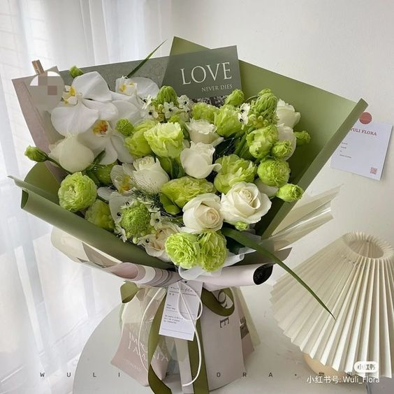 prettiestavenue's tweet photo. green and white flower bouquets https://t.co/K3cLZBzwNy