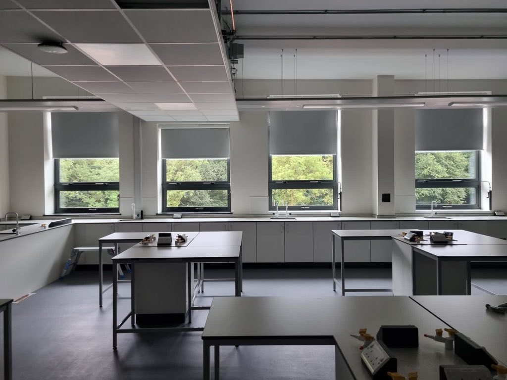 Another team in Coventry installing 86 roller blinds this week. Completed without an issue.

#rollerblinds #blinds #commercialblinds