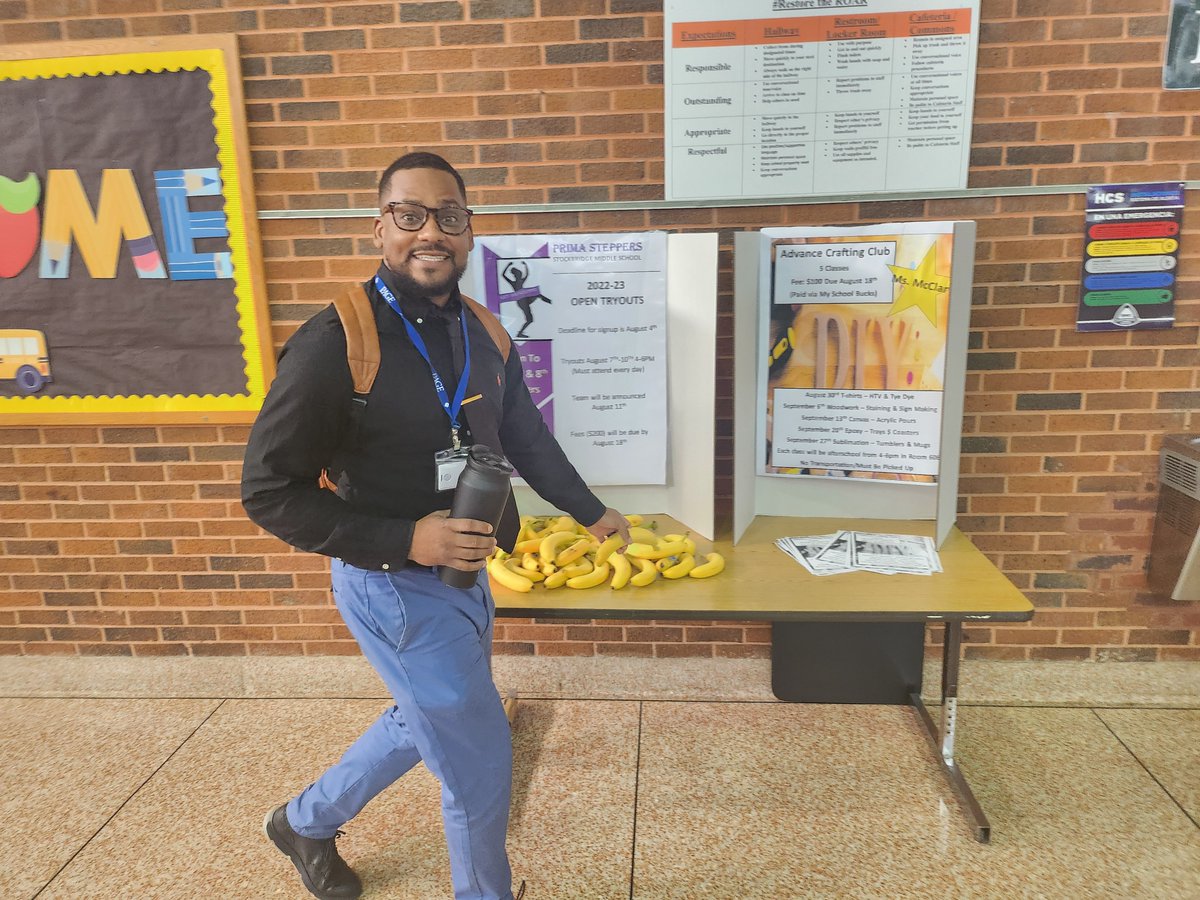 recvrfromtrauma's tweet photo. Health and Wellness at Stockbridge Middle School.. did you know that bananas benefit your mental as well as your physical health?  #it'sallaboutwellness😊 https://t.co/ZJ22eZjbHz