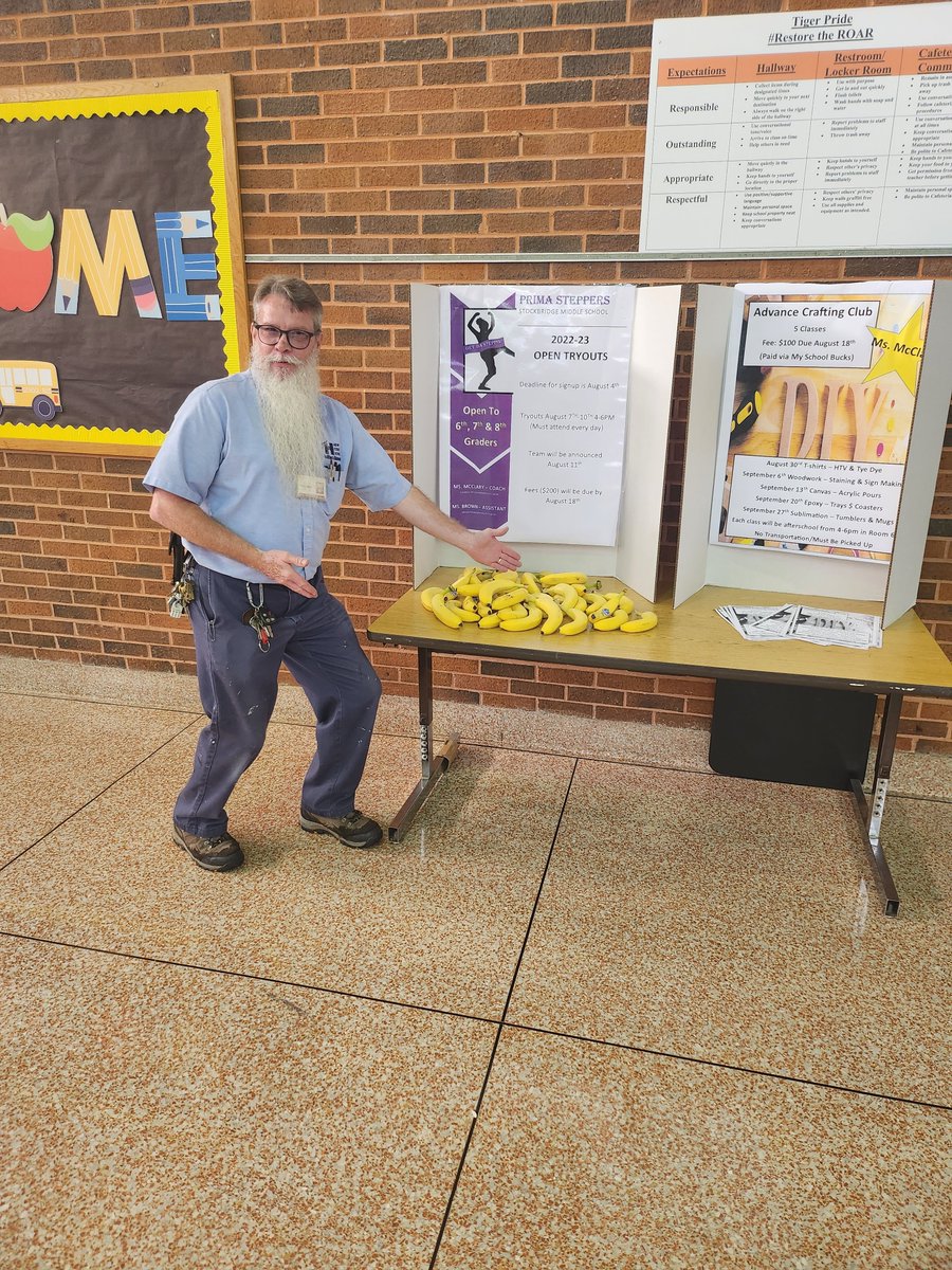 recvrfromtrauma's tweet photo. Health and Wellness at Stockbridge Middle School.. did you know that bananas benefit your mental as well as your physical health?  #it'sallaboutwellness😊 https://t.co/ZJ22eZjbHz