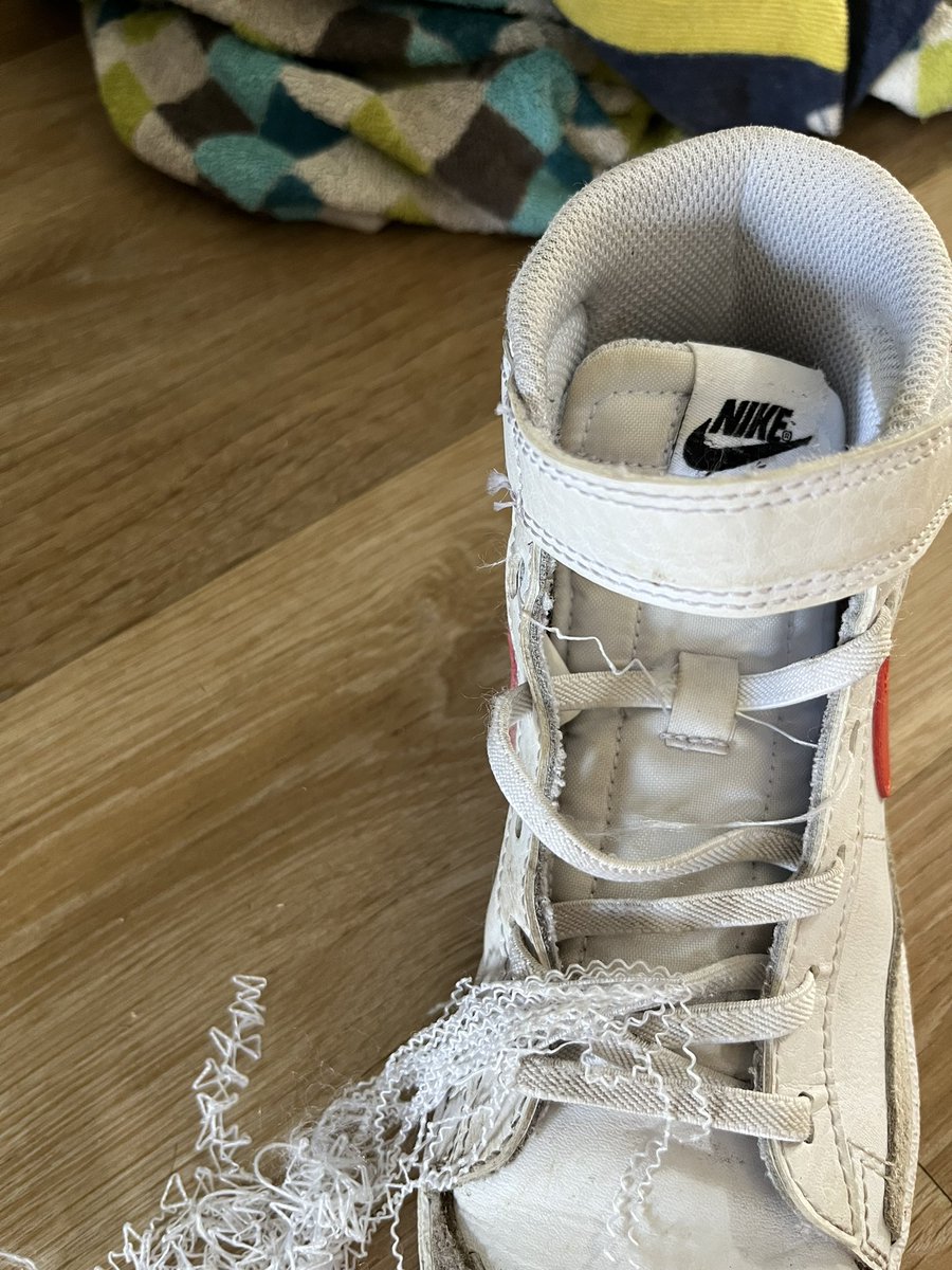 hollyashaw's tweet photo. @schuhHELP Hi, I bought my son these shoes mid July and since then the lace has already become totally unraveled and come apart, there‘s no way to keep them tight, he really loves these and his only trainers. Is there a way to gain some replacement laces - they are stretchy? Ty! https://t.co/3OkLlQCT74