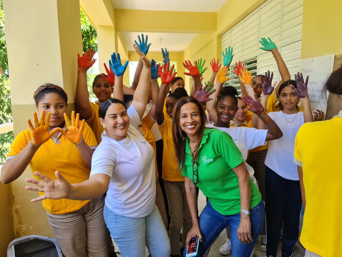 mude_rd's tweet photo. En MUDE apoyamos a las niñas, adolescentes y mujeres no solo con las actividades, también nos convertimos en sus aliadas para dar continuidad a sus planes de vida.
#mudedom
#enpoderamientodelamujer
#niñasdecididasrd https://t.co/LT517cIUzQ
