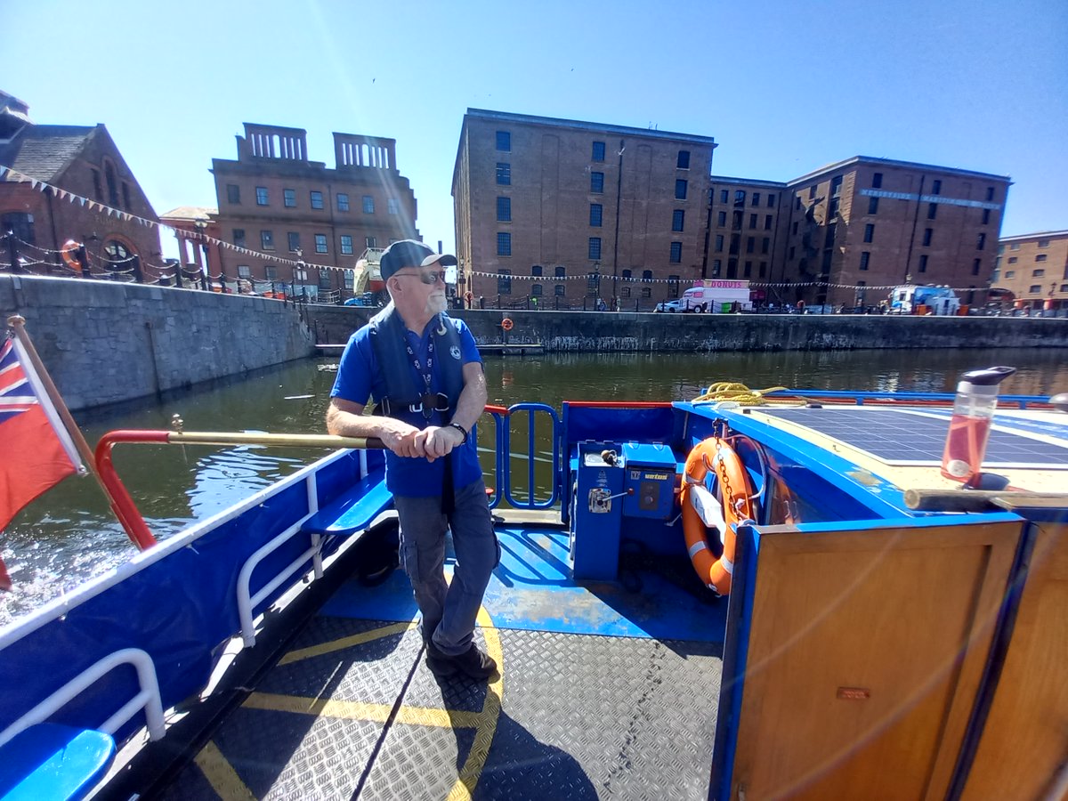 Good day sunshine🎶✌️ It's great to back out on our waters, enjoying some good old British sunshine (while it lasts!) Do you have any plans to enjoy the good weather this week? Leave a comment below and let us know! #WednesdayVibes