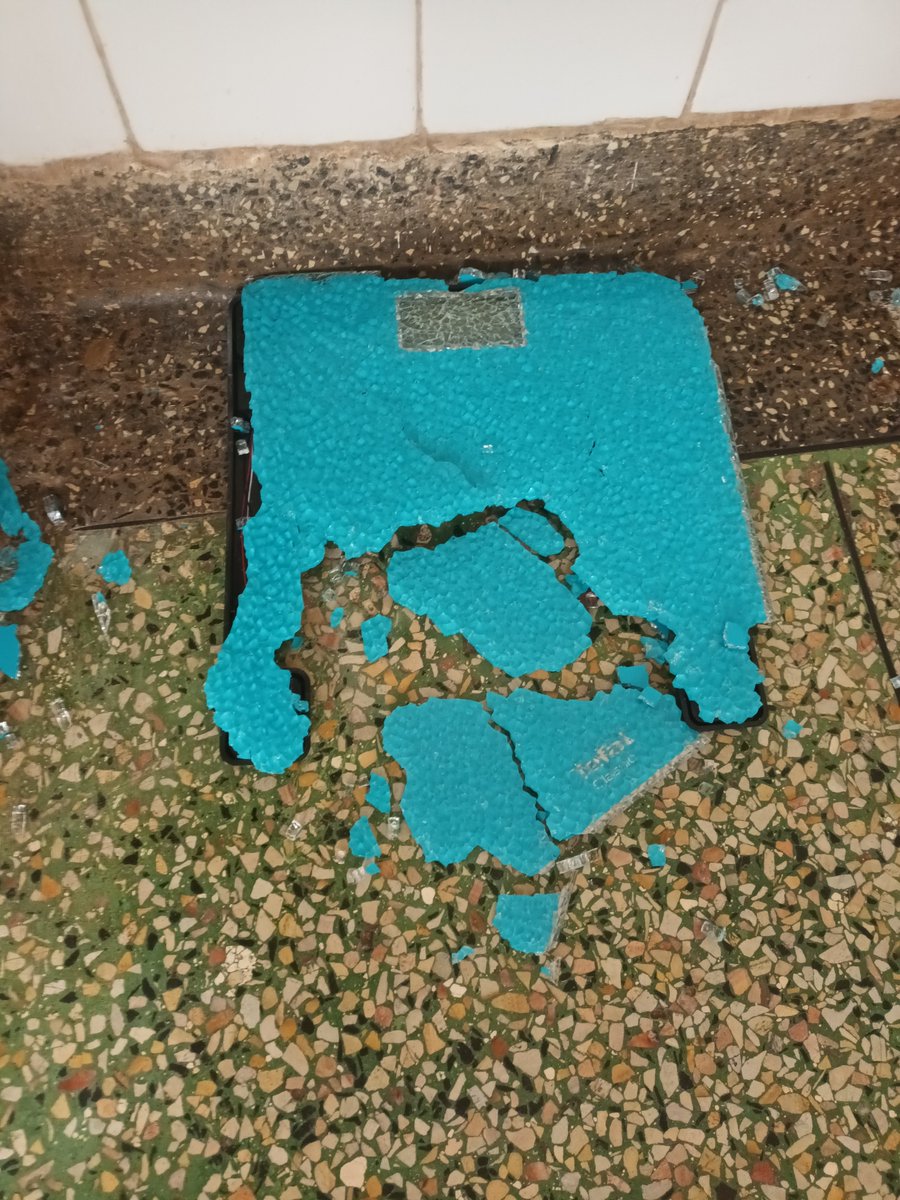 SaraReneeCohen's tweet photo. @TefalIndia My Tefal scale spontaneously exploded on Monday. I was lucky I wasn't injured! I bought the scale less than 6 months ago from @Anisumatraders. I am kindly requesting a replacement 🙏 https://t.co/ryDxgLpjNC