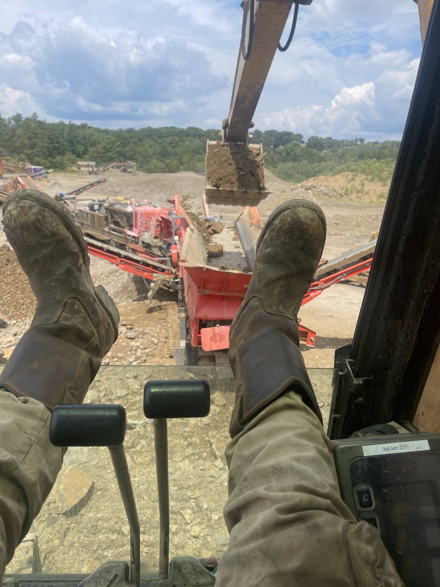 kingblaze0263's tweet photo. Who's cleaning these boots when I'm done?

#findom #footfetish #cashmaster #footmaster #alphamale #footdom #cashslave https://t.co/tqhvyYRXh4