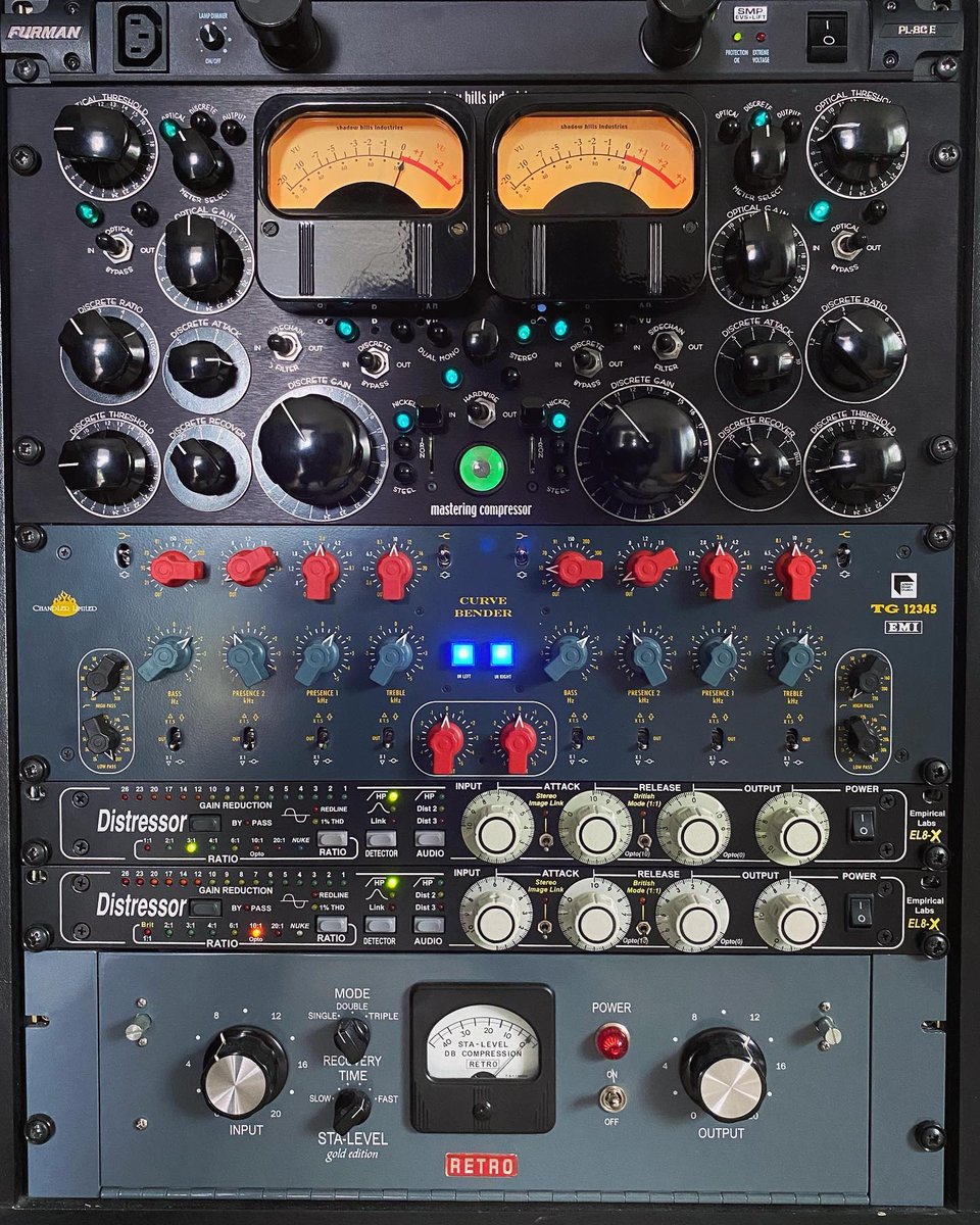 EmpiricalLabs's tweet photo. What gear do you like to pair with the Distressor the most? 

📷 Stéphane Piquemal (@stef_piquemal_mixing) https://t.co/MQVMSYepdl