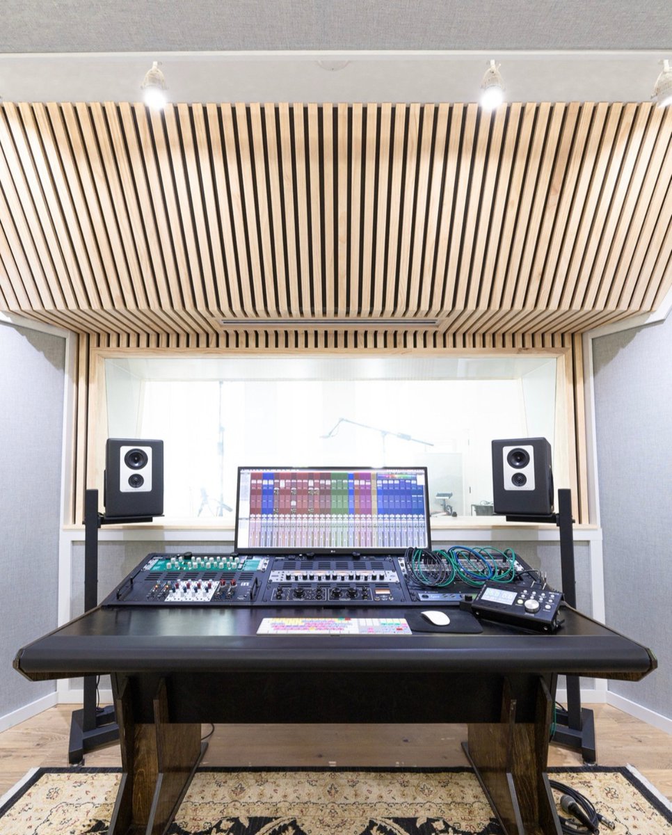 DangerfoxInc's tweet photo. The view @grayboxnashville !

.
.
.
.
.
#music #recording #producer #musicproducer #studio #studiolife #musicstudio #mixing #audioengineer #singer #musicproduction #songwriter #producerlife #audio #acousticdesign https://t.co/SawsDyaM4Y